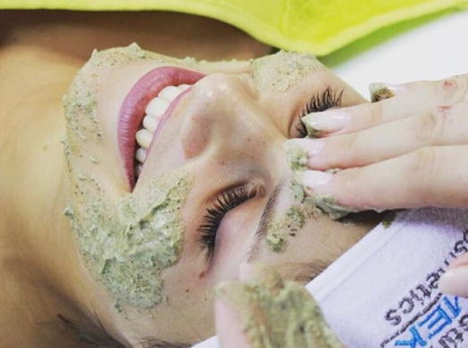 グリーンピール施術風景